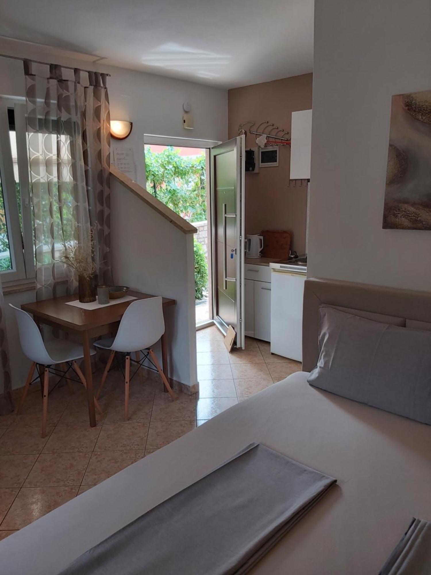 Ferienwohnung Mit 2 Schlafzimmer Oder Studio Apartment - Istrien-Fiorini ブルトニグラ 部屋 写真